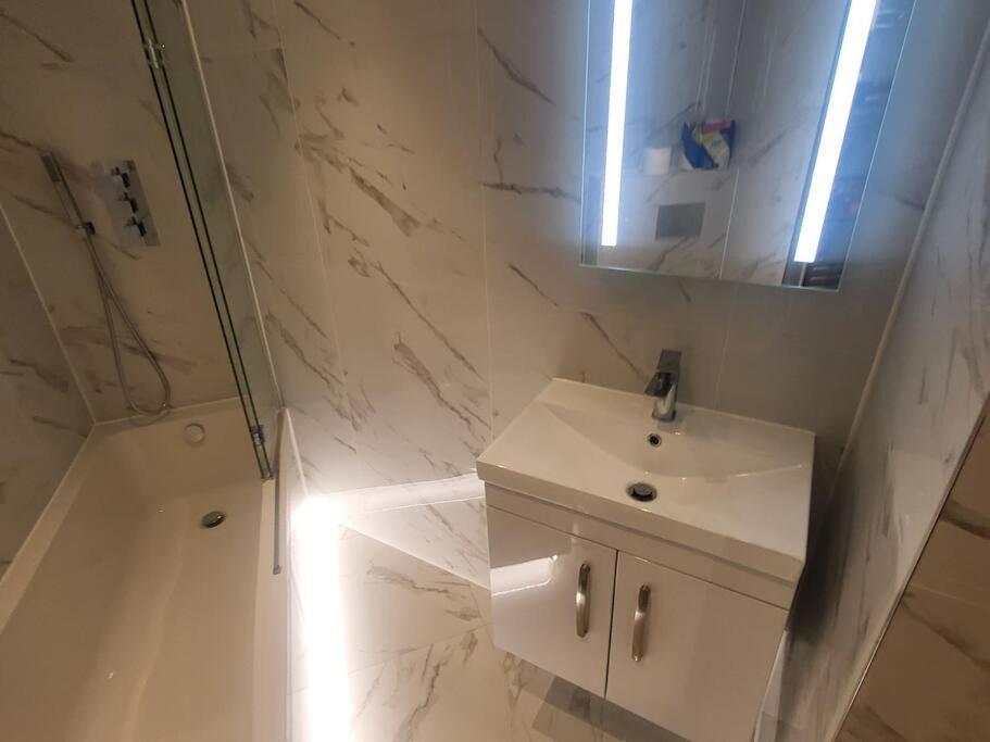 Entire Reigate Apartment Hosted By Pius Dış mekan fotoğraf