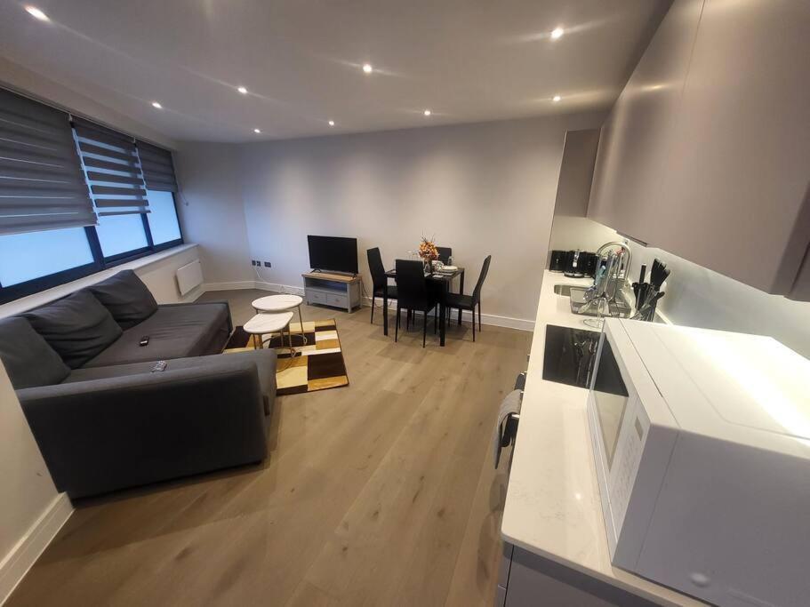 Entire Reigate Apartment Hosted By Pius Dış mekan fotoğraf