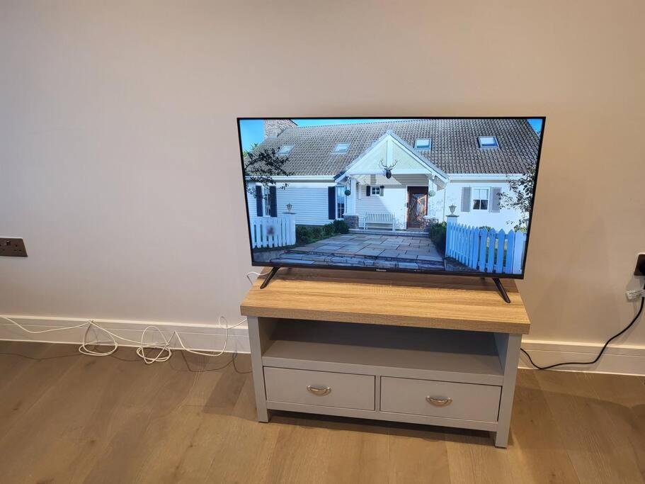 Entire Reigate Apartment Hosted By Pius Dış mekan fotoğraf