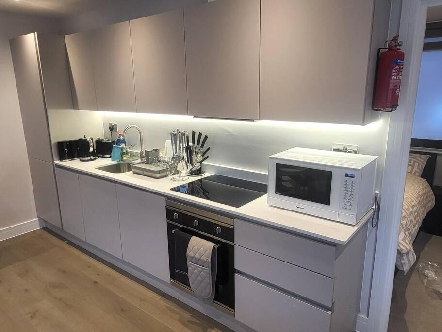 Entire Reigate Apartment Hosted By Pius Dış mekan fotoğraf